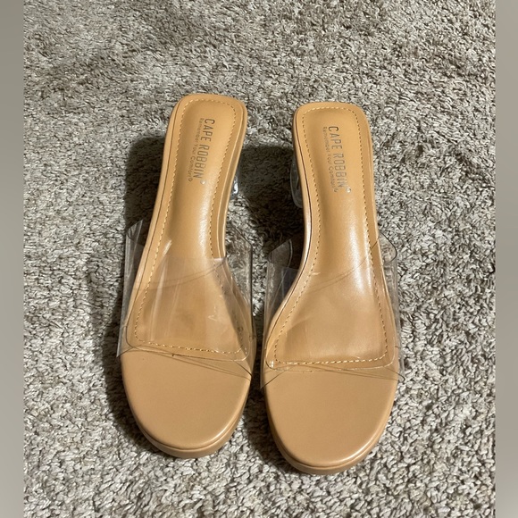 Woman’s Sandals with 2” heels size 8 - Picture 3 of 6